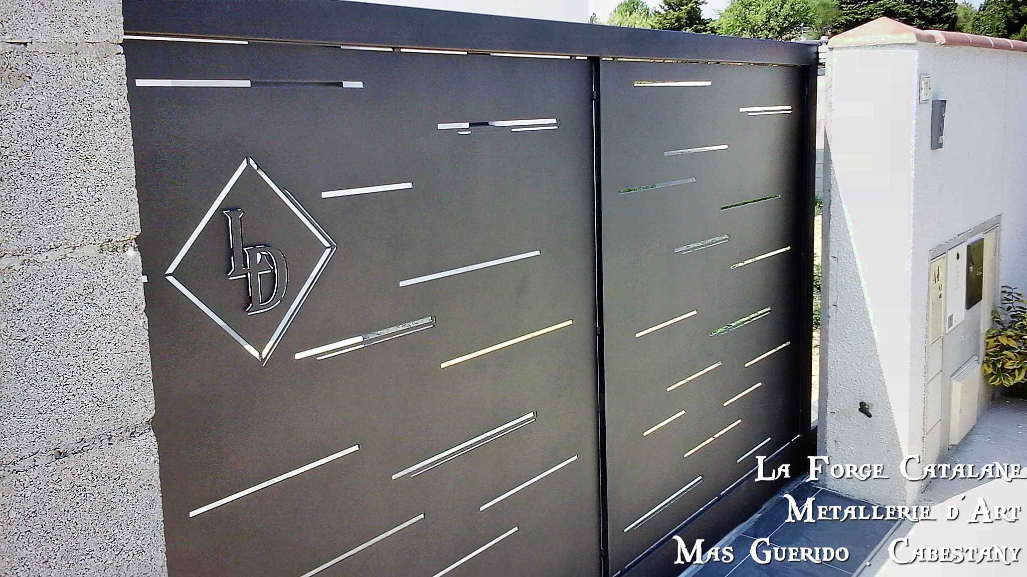 Portail coulissant moderne decoupe laser thermolaque baton marechal fer La Forge Catalane Cabestany (3).jpg